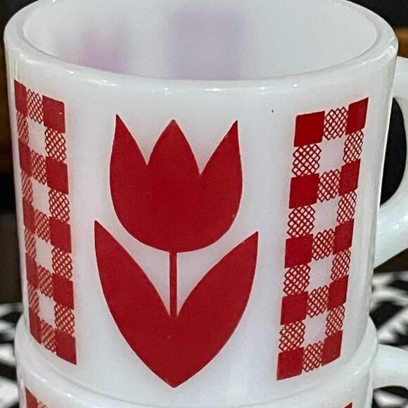 Vintage Termocrisa Red Tulip Milk Glass D handle Stackable Mug Set of 4 - Picture 3 of 7